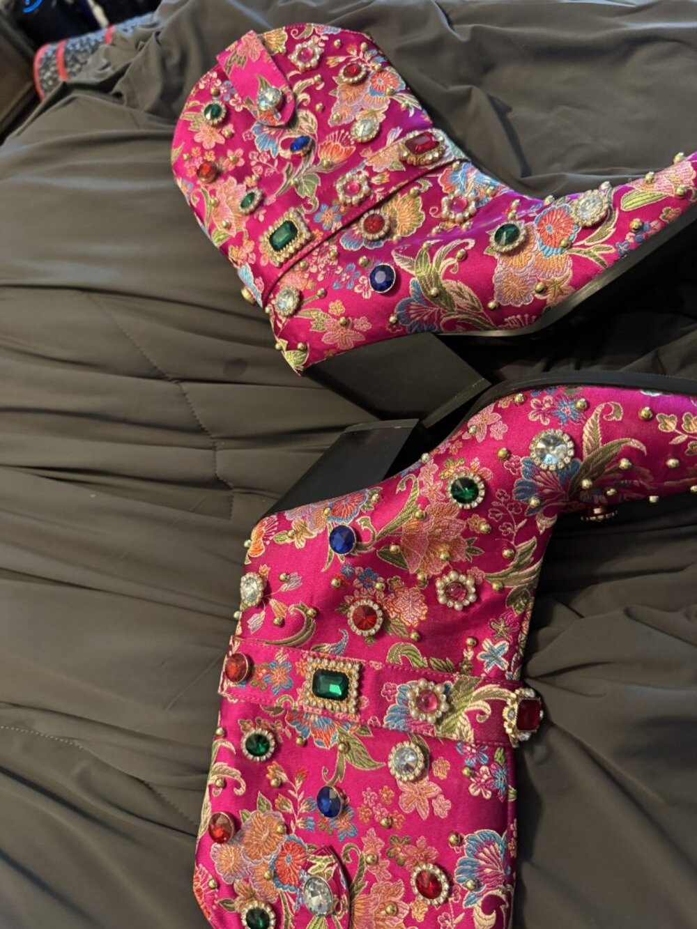 Like new Azalea Wang Size 7.5 Pink Embroidered Floral Jeweled Western Boots - Picture 6 of 7